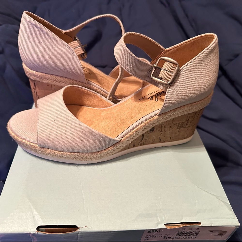 Wedge heels